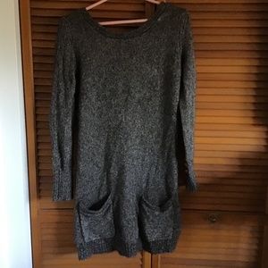 Inhabit alpaca blend softttttt…great condition buttons in the back!! CUTE!